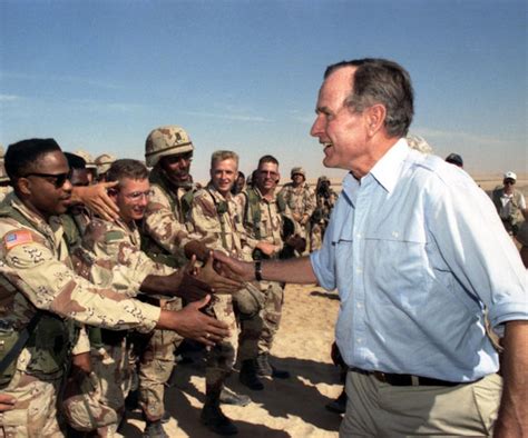 Bush Meets With Troops