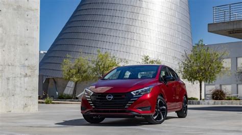 2023 Nissan Versa: New Look, Tech Options - Kelley Blue Book