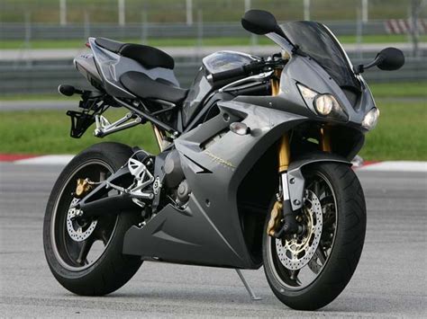 Top amazing sports bike: Triumph Daytona 675