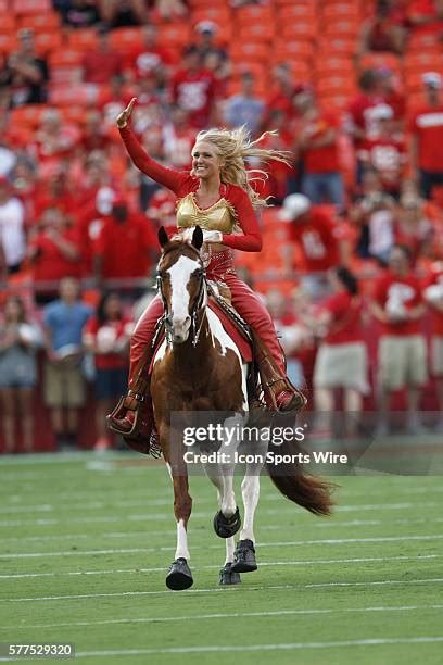 31 Kansas City Chiefs Warpaint Photos & High Res Pictures - Getty Images