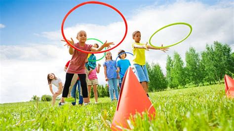 Hula Hoop: 5 juegos para que los niños se diviertan al aire libre