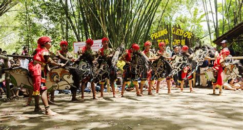 Village Youths Dance the Traditional Jaranan Dance Editorial Image - Image of 2022, infantry ...