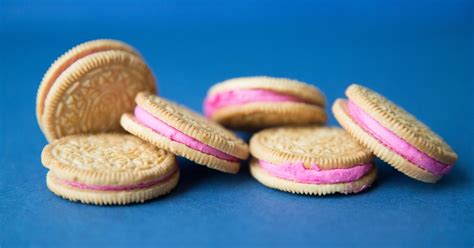 The New Pink Oreos Are Turning People’s Shit Pink – Sick Chirpse