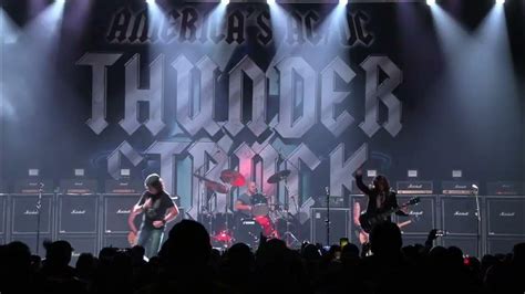 Thunderstruck: America's AC/DC Tribute - Thunderstruck (Live from Oshkosh Arena) - YouTube