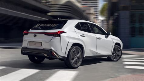 Preview: 2023 Lexus UX gains improved infotainment, standard hybrid powertrain