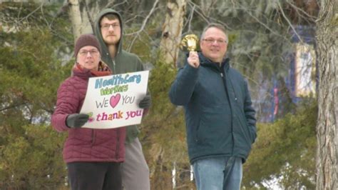 Crestwood residents cheer for healthcare workers fighting COVID-19 ...