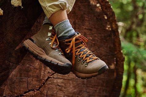 GIVEAWAY: She Explores x Danner Mountain 600