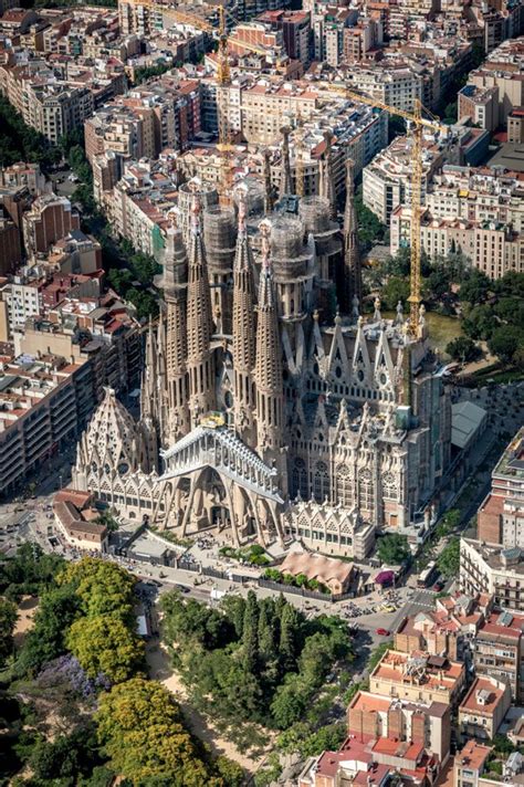 Antoni Gaudí’s Expiatory Temple of the Holy Family (Sagrada Família), Barcelona, construction ...