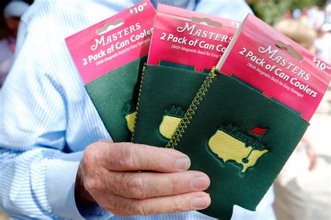 Patrons stock up on Masters merchandise | 2022 Masters