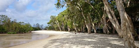 Elim Beach and the Coloured Sands - Travel NQ