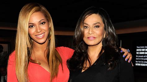 Beyoncé's Mom, Tina Knowles, Cuts Her Daughter's Hair — Video | Allure