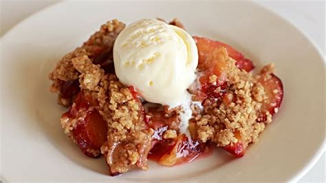 Plum Crumble Recipe - The Cooking Foodie