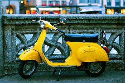 yellow. | Classic vespa, Vespa vintage, Vespa