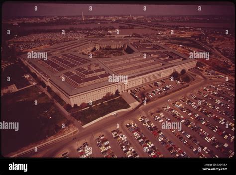 Aerial view the pentagon hi-res stock photography and images - Alamy