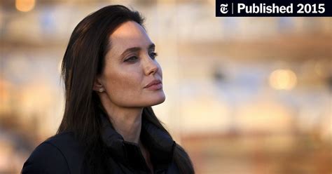 Experts Back Angelina Jolie Pitt in Choices for Cancer Prevention - The New York Times