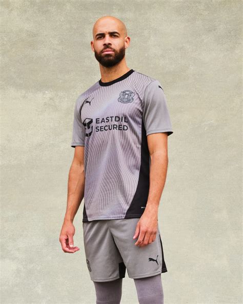 Leyton Orient 2024-25 Away Kit