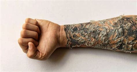 How to Treat and Prevent Tattoo Cracking