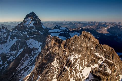 Mount Assiniboine Tour - Mountain View Helicopters