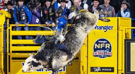 Stetson Wright Dazzles in Round 7, Winning Bull Riding on Second Re-Ride | The Official NFR ...