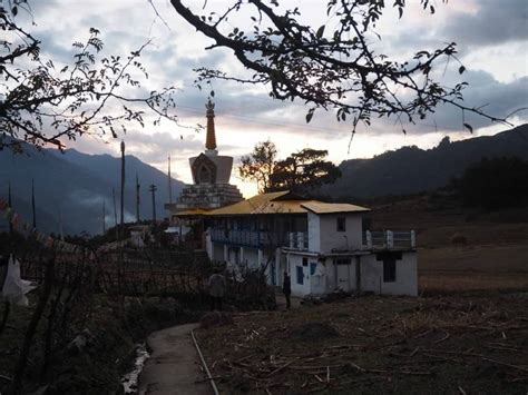 Sela Pass To Tawang Guide & 7 Unbelievable Pit Stops On The Road!