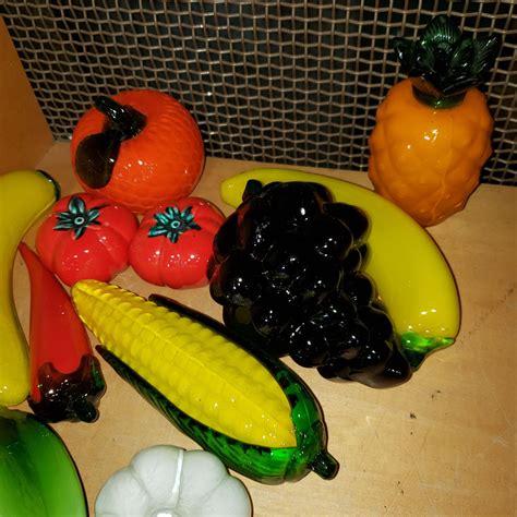 LOT OF ART GLASS FRUIT - Big Valley Auction