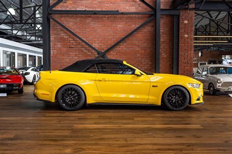 Ford Mustang Convertible Yellow (29) - Richmonds