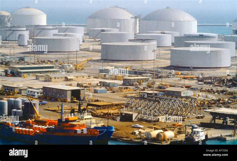 Saudi Arabia Aramco Oil Refinery Nr Dahran Stock Photo: 1667669 - Alamy