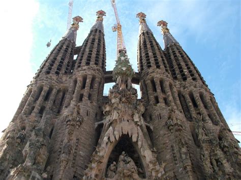 Gaudi in Barcelona: Top Locations + Tips | #ExperienceTransat