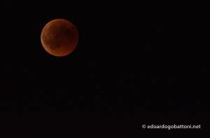 Red Moon Eclipse – Edoardo Gobattoni photographer