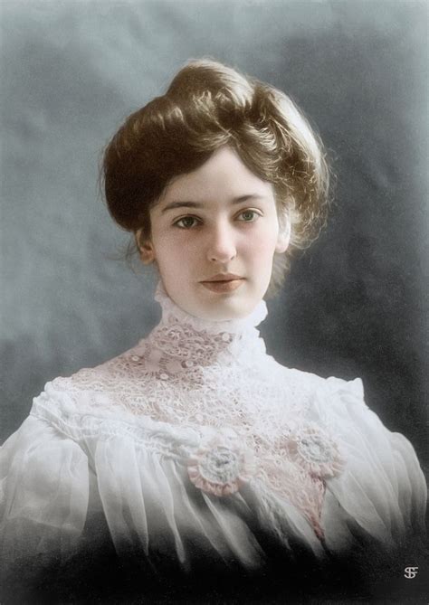 Unknown Young Woman - Victorian Era. | Vintage photographs, Old ...