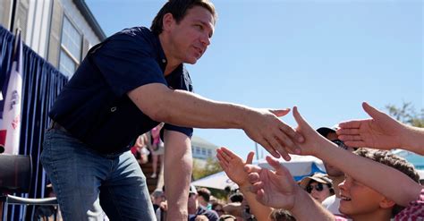 Ron DeSantis Had A Tough Day At The Iowa State Fair | HuffPost Latest News