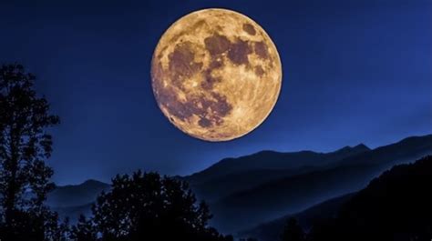 THE SUPER BLUE MOON on August 30: The biggest and brightest fullmoon of ...