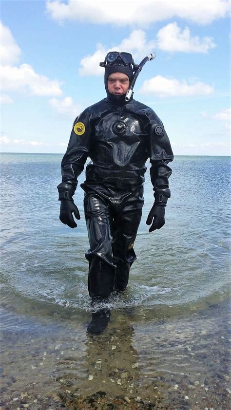 Pin by Mario Como on Rubber drysuit | Diving suit, Rubber clothing, Drysuit