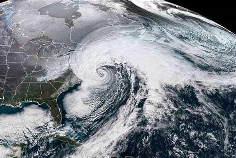 BOMB CYCLONE ALERT: Extratropical Cyclone 'Explosively Deepens' In Pacific Ocean