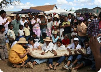 Customs and traditions: Famadihana ceremony in Madagascar - The Travel Enthusiast The Travel ...