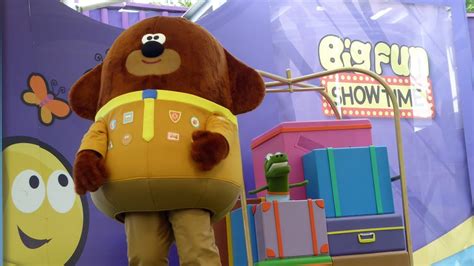 Hey Duggee FULL LIVE SHOW at CBeebies Land | Alton Towers - YouTube