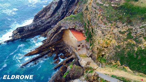 Ermita de Sta. Justa en Ubiarco, Santillana del Mar.- Vista aérea. | Ermita, Vista aerea, Playa