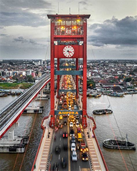 9 Potret Jembatan Ampera, Mirip Golden Gate Bridge di USA