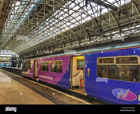 Manchester Piccadilly Train Station Stock Photo - Alamy