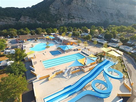 Camping La Plage Fleurie à Vallon-Pont-d'Arc en Ardeche