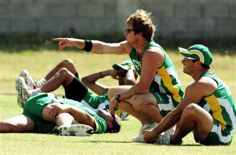 Jonty Rhodes coordinates a fielding session | ESPNcricinfo.com