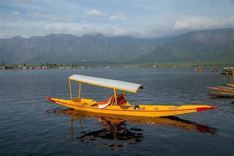 Kashmir Houseboat And Shikara