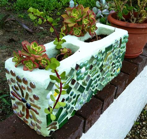 28 Practical, Functional, and Creative Ways to Use Cinder Blocks | Cinder block garden, Porch ...