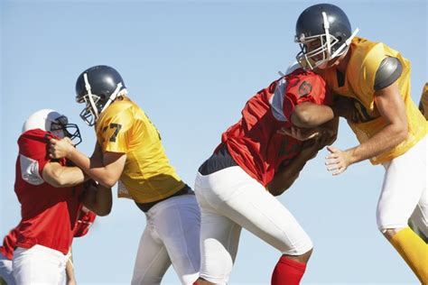 What Are Key Defensive End Drills, Tips & Secrets? | Livestrong.com