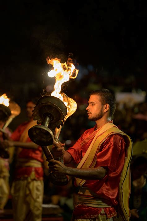 Varanasi Landmark Evening City Tour Including Aarti, Boating and Witnessing the GOD Tours ...