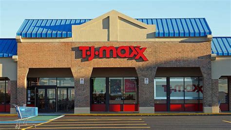 TJX closing all stores, stopping online sales for 2 weeks