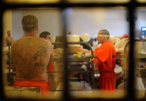 Brown, legislative leaders seek to avoid early California inmate ...