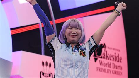 VIDEO - Mikuru Suzuki: Japan's new darts superstar - Video Eurosport UK