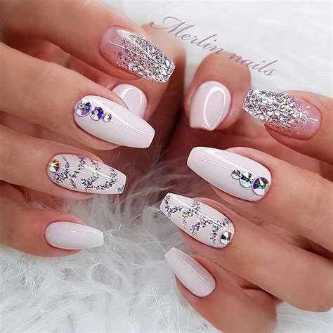 21 Pretty White Glitter Nails for Any Occasion - StayGlam