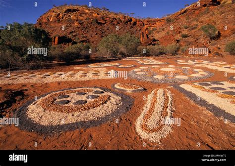 Aboriginal sand painting outback Australia Stock Photo: 8667455 - Alamy